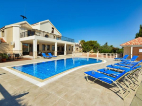 Villa Asklipi Titan - Exquisite Luxury 5 Bedroom Villa with Private Pool - Pool Table